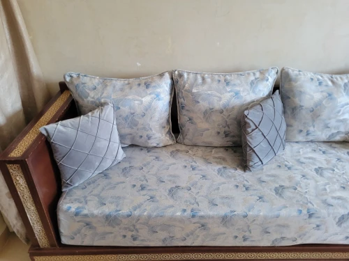 Salon Marocain Complet, Bois Hêtre, Comprenant Canapés, trois Tables Basse, Poufs Et Coussins