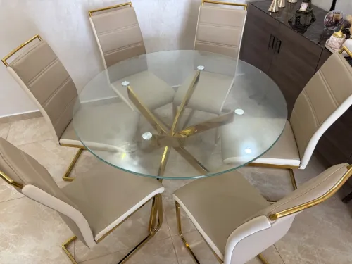 Table a surface en verre et à 6 chaises
