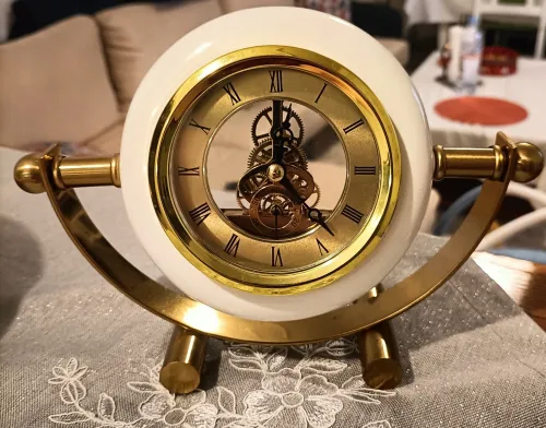 horloge de table en laiton