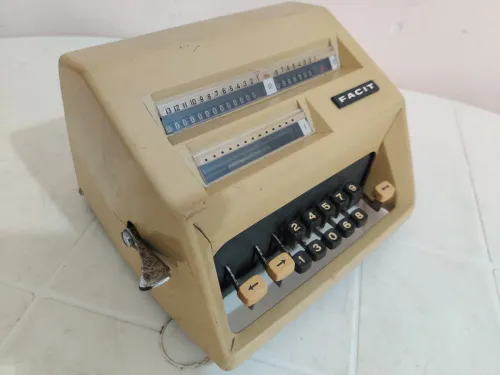 FACIT , machine à calculer ancienne 