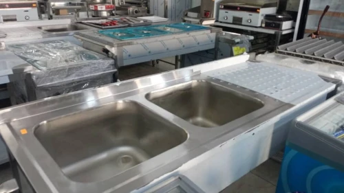 TABLE INOX ET MEUBLE INOX