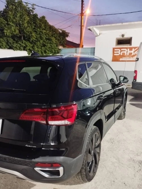 Volkswagen Taos 2024 SE Black 