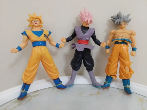 Trois Figurines Dragon Ball Z