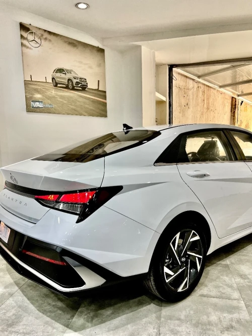 Hyundai Elantra 2025 