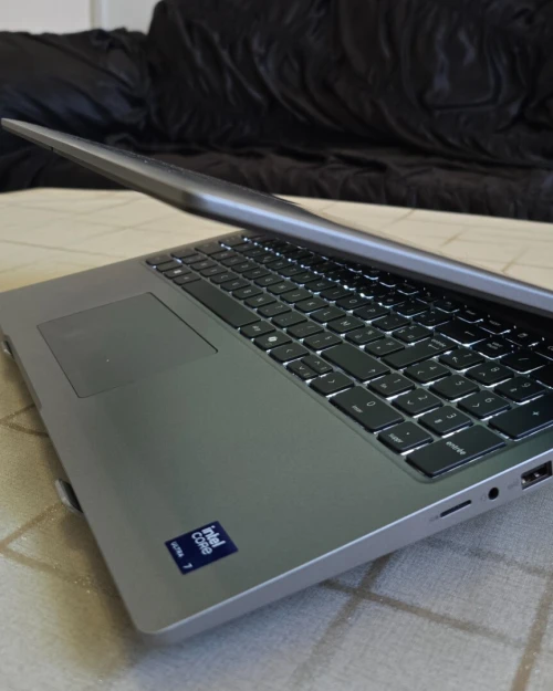 DELL LATITUDE 5550 ULTRA 7 165U / 32Go RAM DDR5 / 512SSD