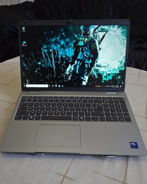 DELL LATITUDE 5550 ULTRA 7 165U / 32Go RAM DDR5 / 512SSD