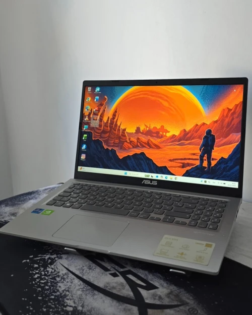 Asus x515 i7 11em et double carte graphics