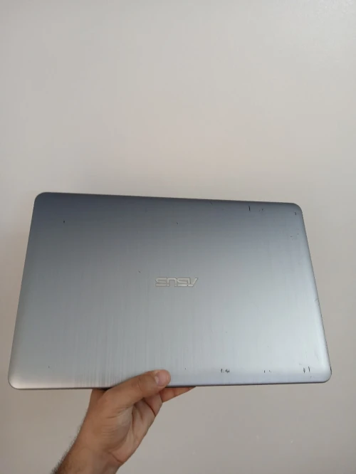ASUS VivoBook 15 X540 I5 8250U NVIDIA MX110 2GB RAM 8GB SSD 256GB