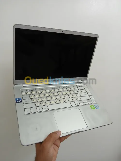 SAMSUNG 900X5T I7 8550U NVIDIA MX150 2GB RAM 16GB 15.6 FHD