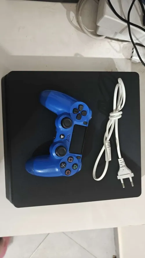 Psq 4 slim mflachi 1000 go avec manette 