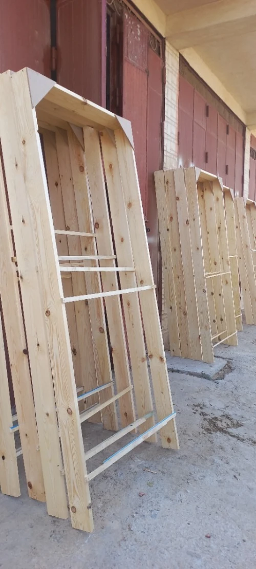Precadre en bois rouge  pour porte 