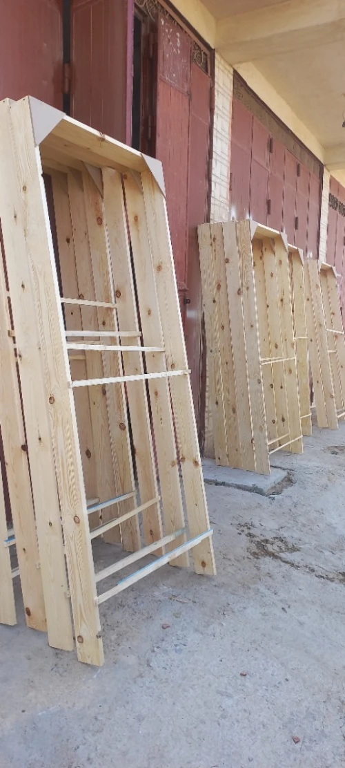 Precadre en bois rouge  pour porte 