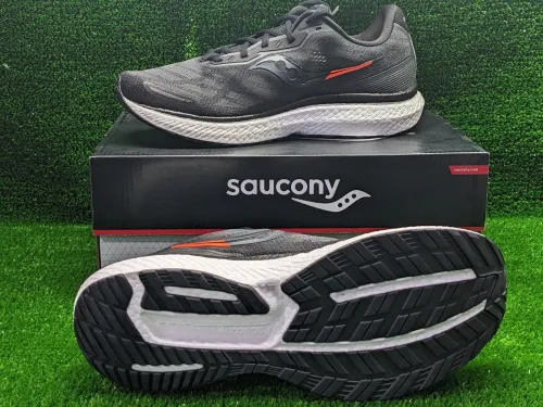 Saucony Triumph 19 - Ref S20678-10 - Original اصلية - Pointure 46.5 / 30 CM