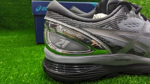 Asics GEL-NIMBUS 21 PLATINUM - 1011A709-020 - Original اصلية - Pointure 48 / 30.5 CM