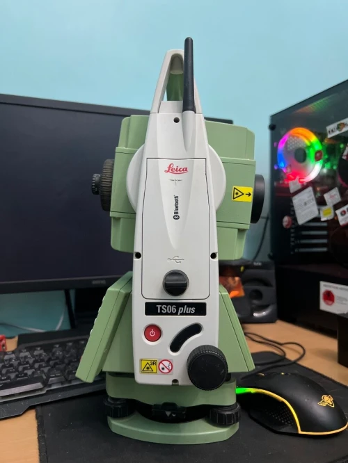 Leica station totale Ts06 plus R500