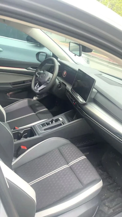 Volkswagen Golf 8 2025 R-Line