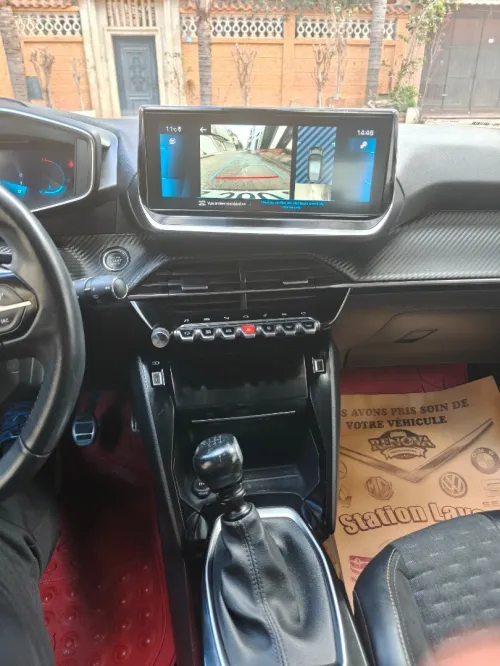 Peugeot 208 2021 Road trip