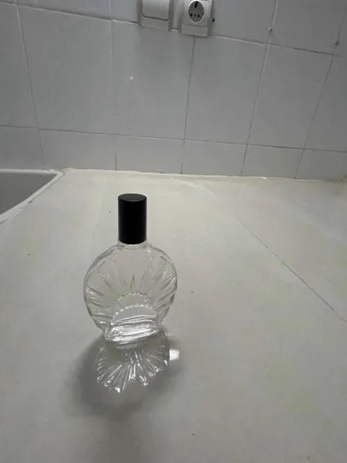 Bouteille de parfum vide 