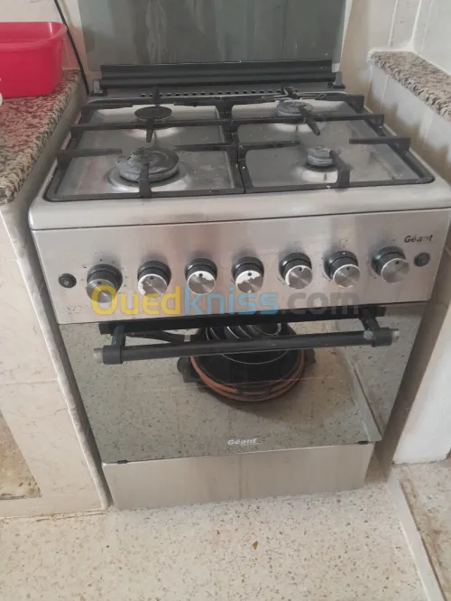 Cuisiniere geant