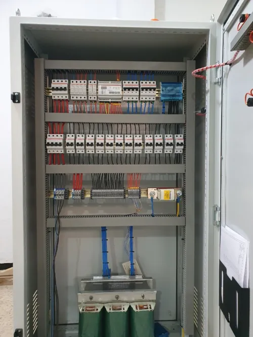 Armoire électrique pour bloc opératoires 