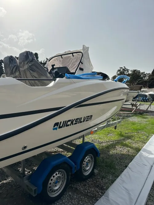 Bateau QuickSilver 605