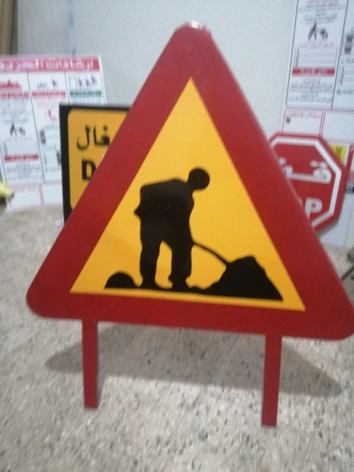 Panneaux de signalisation et d'orientation routière 