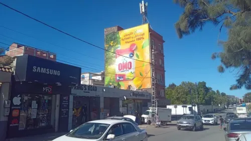 Pose bâche publicitaire 