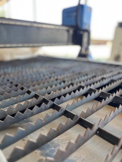 Cnc Machine de découper plasma/الة قطع بلازما  