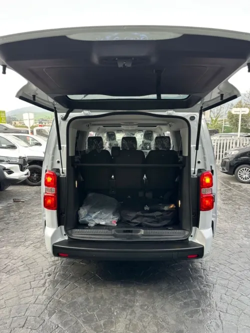 Peugeot Expert 2026 Traveller