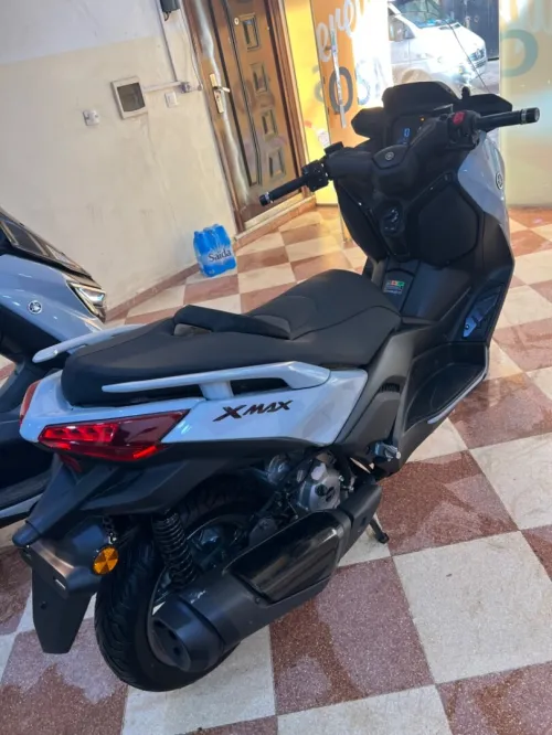 Yamaha XMAX TECH 2025