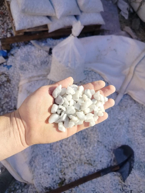 Gravier décoration للتزيين Gravier de marbre . Sac blanc حصى رخامي للحدائق والمنازل،