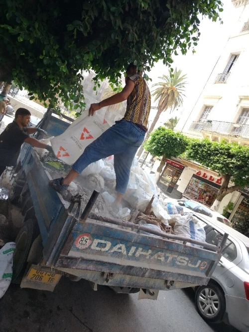 Transport Déchet Et Casse Espace Vert. Tout Type De Déchet Avec Ouvriers