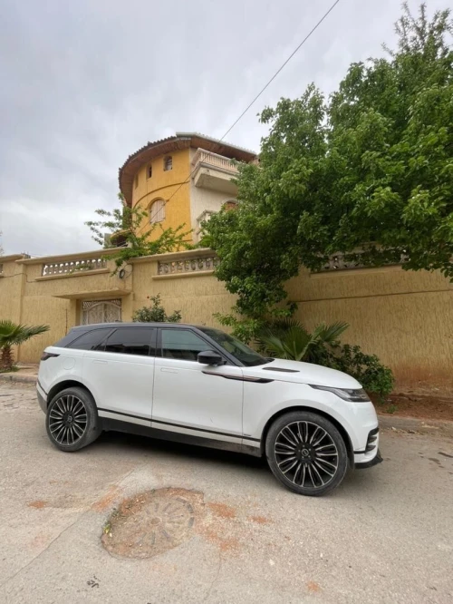 Land Rover Land Rover  2018 Premium 