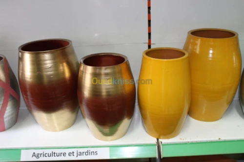 POT EN TERRE CUITE UN ENSEMBLE DE 2