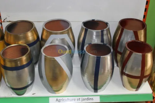 POT EN TERRE CUITE UN ENSEMBLE DE 2