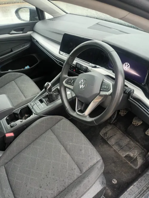 Volkswagen Golf 8 2024 Life   volant droite