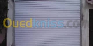 Porte de garage automatique et rideaux