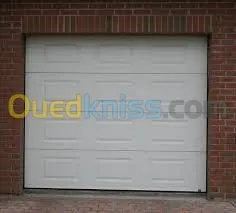 Porte de garage automatique et rideaux