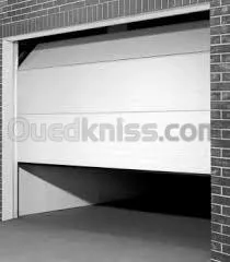 Porte de garage automatique et rideaux