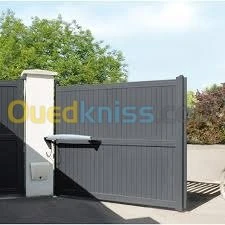 - Caméra de surveillance - système d'alarme - motorisation électrique des portails 