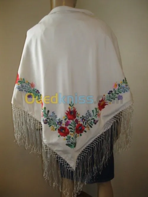 broderie moderne et traditionnelle 