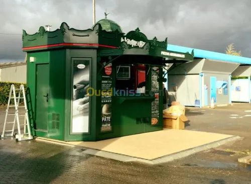 Décoration en fer forgé et en bois