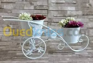 Décoration en fer forgé et en bois