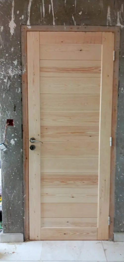 Montage porte en bois