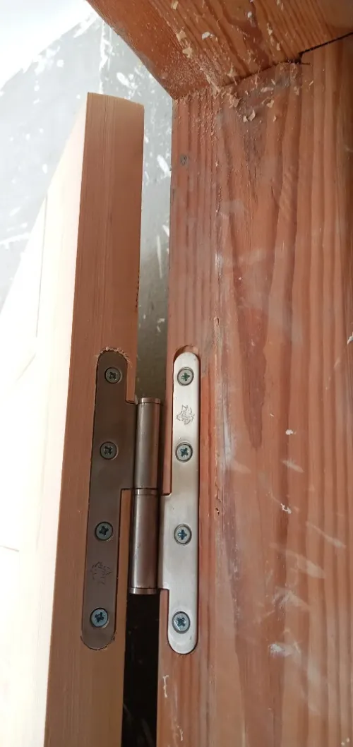 Montage porte en bois