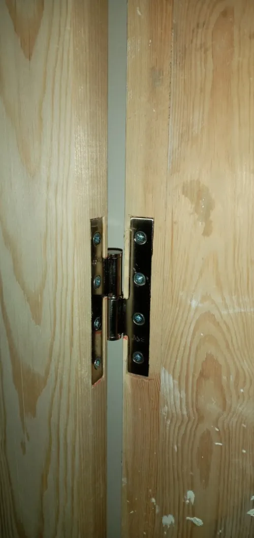 Montage porte en bois