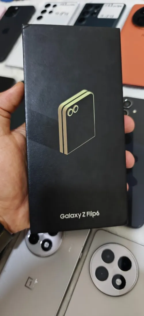 Samsung Z flip 6 6G 12/256 boit fermé