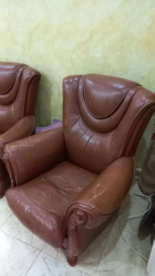 Salon en cuir classique  1 grand + 2 fauteuils  à négocier (Khrub, Constantine)