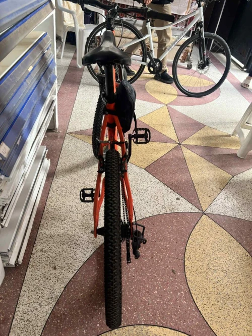 Vélo VTT B'Twin Rockrider - importé de France / دراجة جبلية B'Twin - مجلوبة من فرنسا