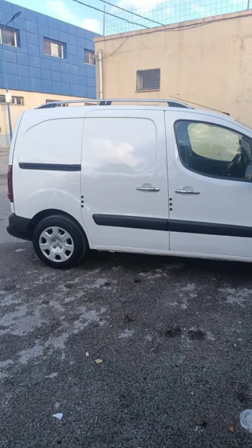 Peugeot B9 2015 Forogon